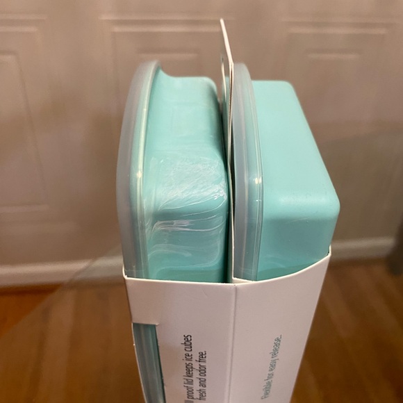 Joie Silicone  Spill Proof ICE CUBE TRAY with SPILL PROOF LID...LOT OF 2 - Picture 2 of 5